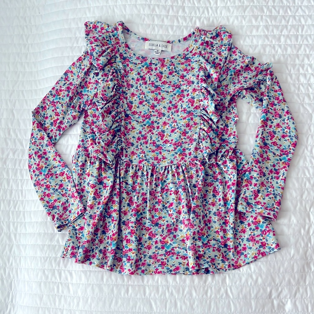 Isobella & Chloe Floral Ruffled Top
